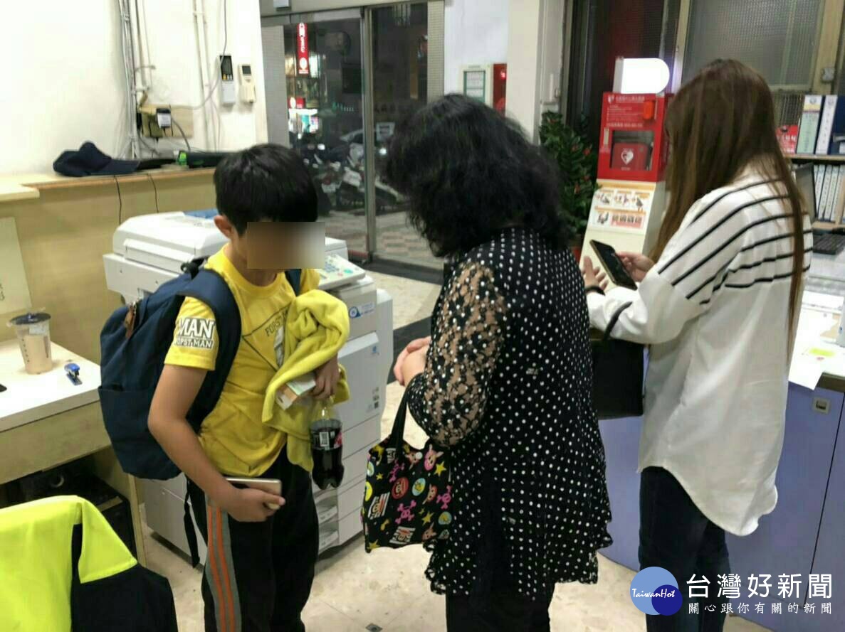男童在家留下「媽媽要保重」字條後離家出走,在楊梅警方用心協助下安全返家。