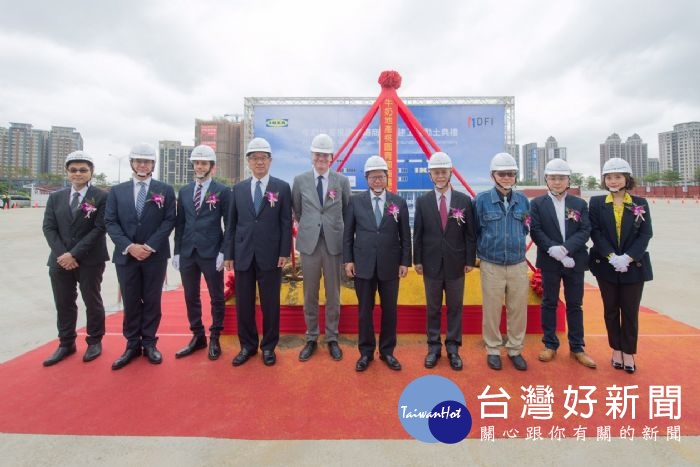 桃園市長鄭文燦,出席「牛奶地產桃園青埔商場新建工程動土典禮」
