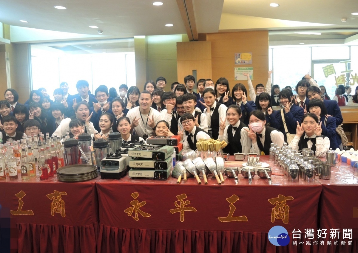 日本華陵高校來台前往永平工商進行見學旅行,體驗台灣技職學校的實作課程。