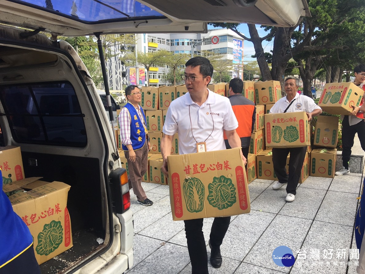 幫菜農保留一點元氣 成美文化園認購萬顆高麗菜轉贈社福團體