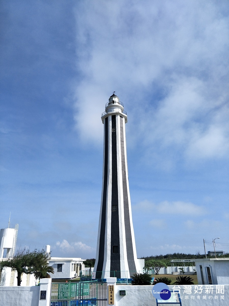 位於王功漁港的芳苑燈塔。圖/記者鄧富珍攝