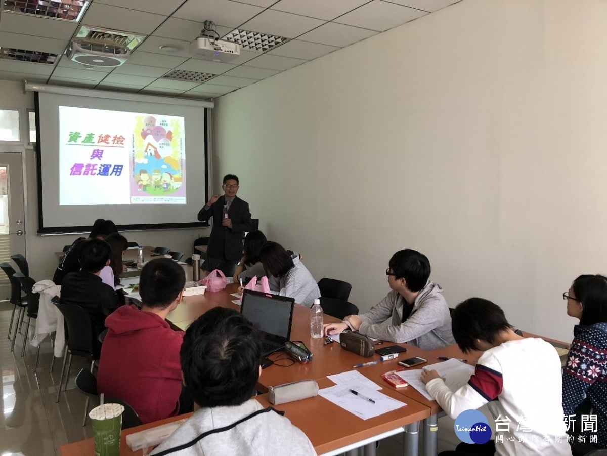 黃國霖擔任台北大學法學院學生「資產健檢與信託運用」課程講師