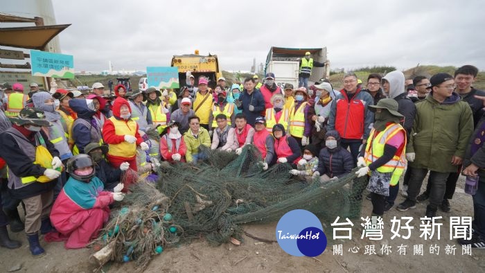 桃園市今年到11月底為止,已經舉行了257場淨灘,共25,023人次一起為海洋環境努力。