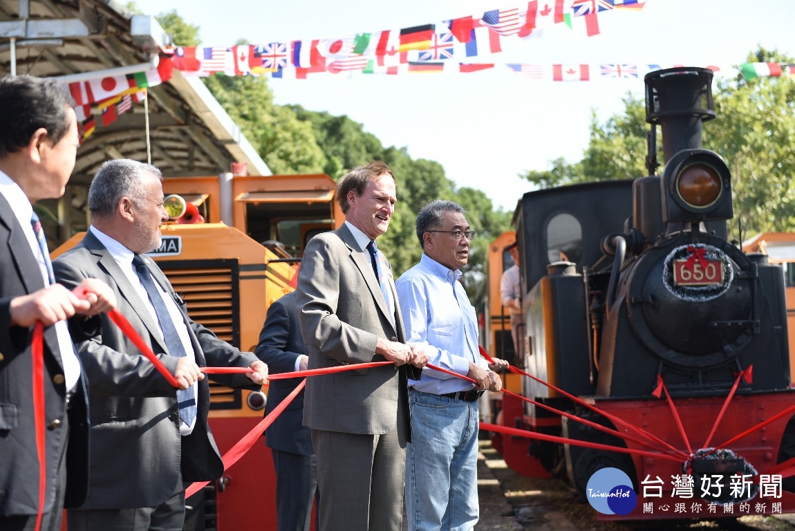 2018糖業文化節中，台糖與英國威爾普蘭菲爾鐵道公司 （Welshpool & Llanfair Light Railway,W&LLR）舉行姊妹鐵道締結儀式。（圖／記者王丰和攝）