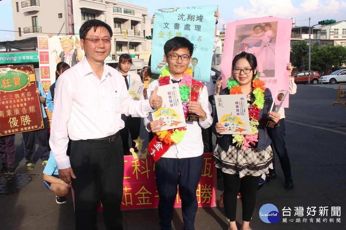 校長巫春貴說學校以同學為榮。