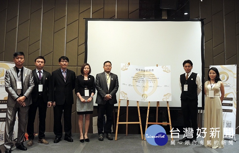 ▲大陸六省與中華職培會共同簽暑兩岸合作證書。(圖/記者范文濱攝)