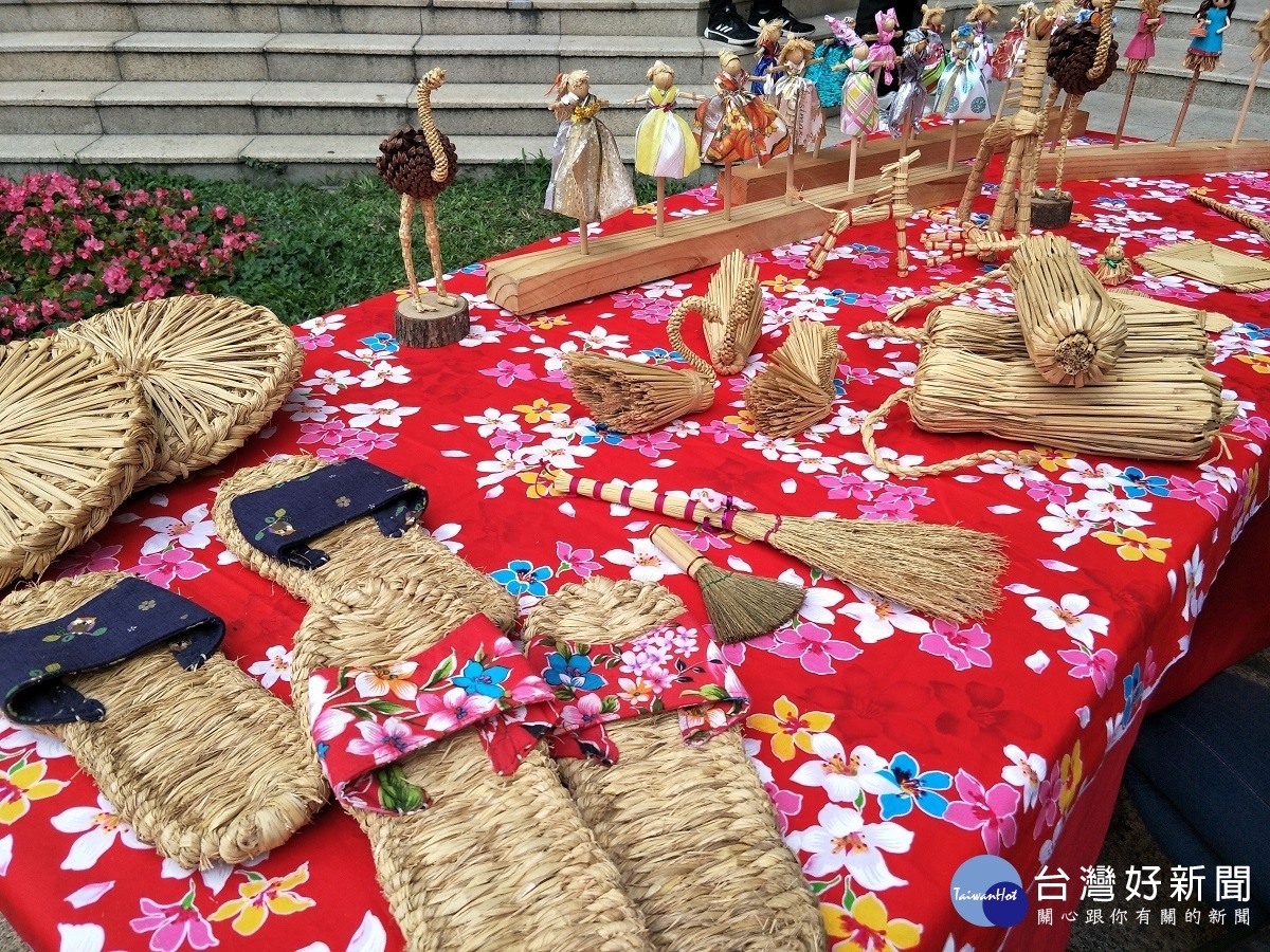 田中稻草人藝術節相關的稻草藝術品。圖/記者鄧富珍攝