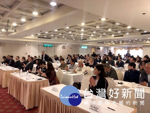雲林縣長當選人張麗善出席「臺灣觀光產業再創新局」座談會,就臺灣觀光發展以及行銷雲林亮點交換意見,期盼找回過去蓬勃發展的榮景。