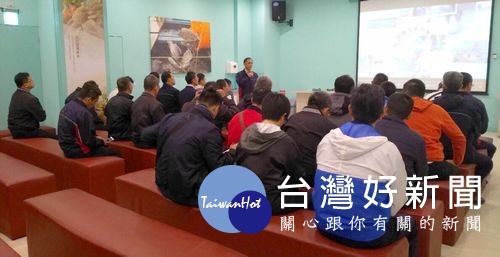 北港分局長廖志明為讓基層幹部放鬆緊繃許久的工作情緒,特於口湖「台灣鯛生態創意園區」舉辦戶外週報,藉此調劑身心,並促進彼此間的情誼。