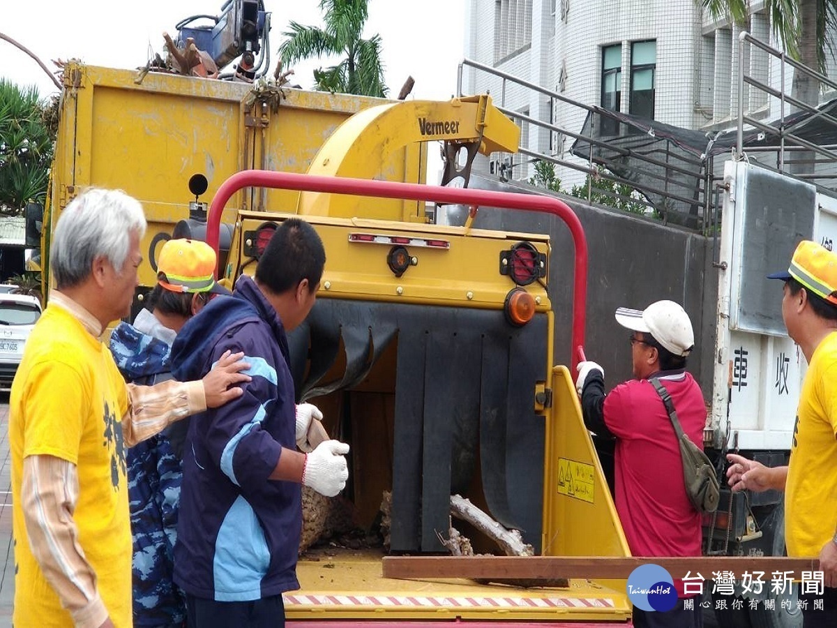 杜絕露天燃燒樹枝 溪州公所購大型碎木機處理後做肥料