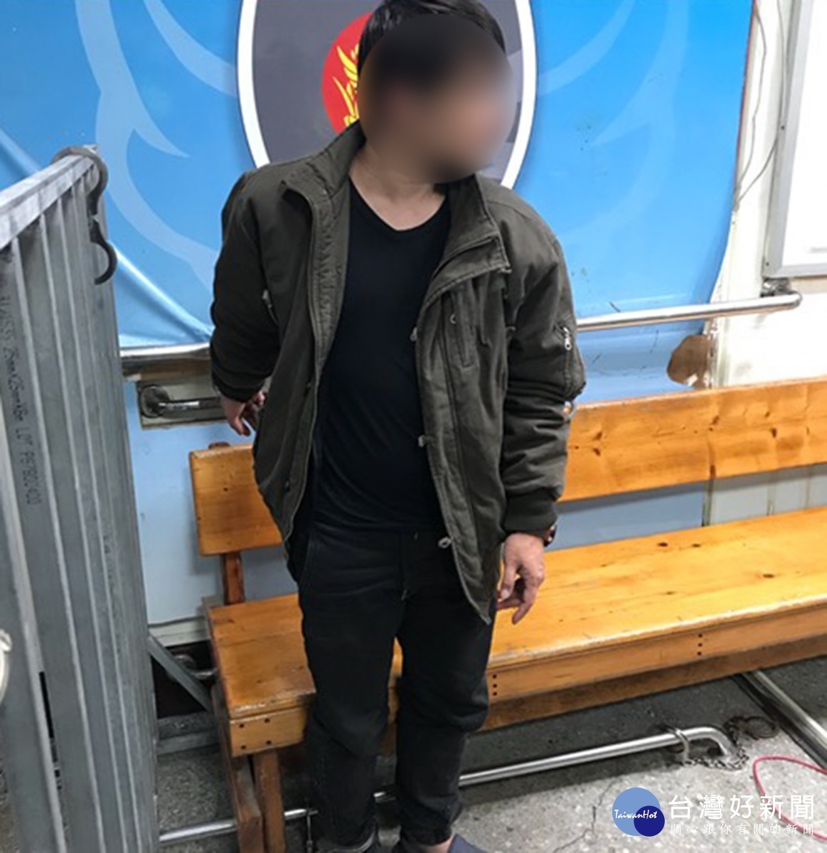 中壢派出所員警查獲詐欺康姓車手提領詐騙現金240萬元,訊後依詐欺罪嫌移送地檢署偵辦。