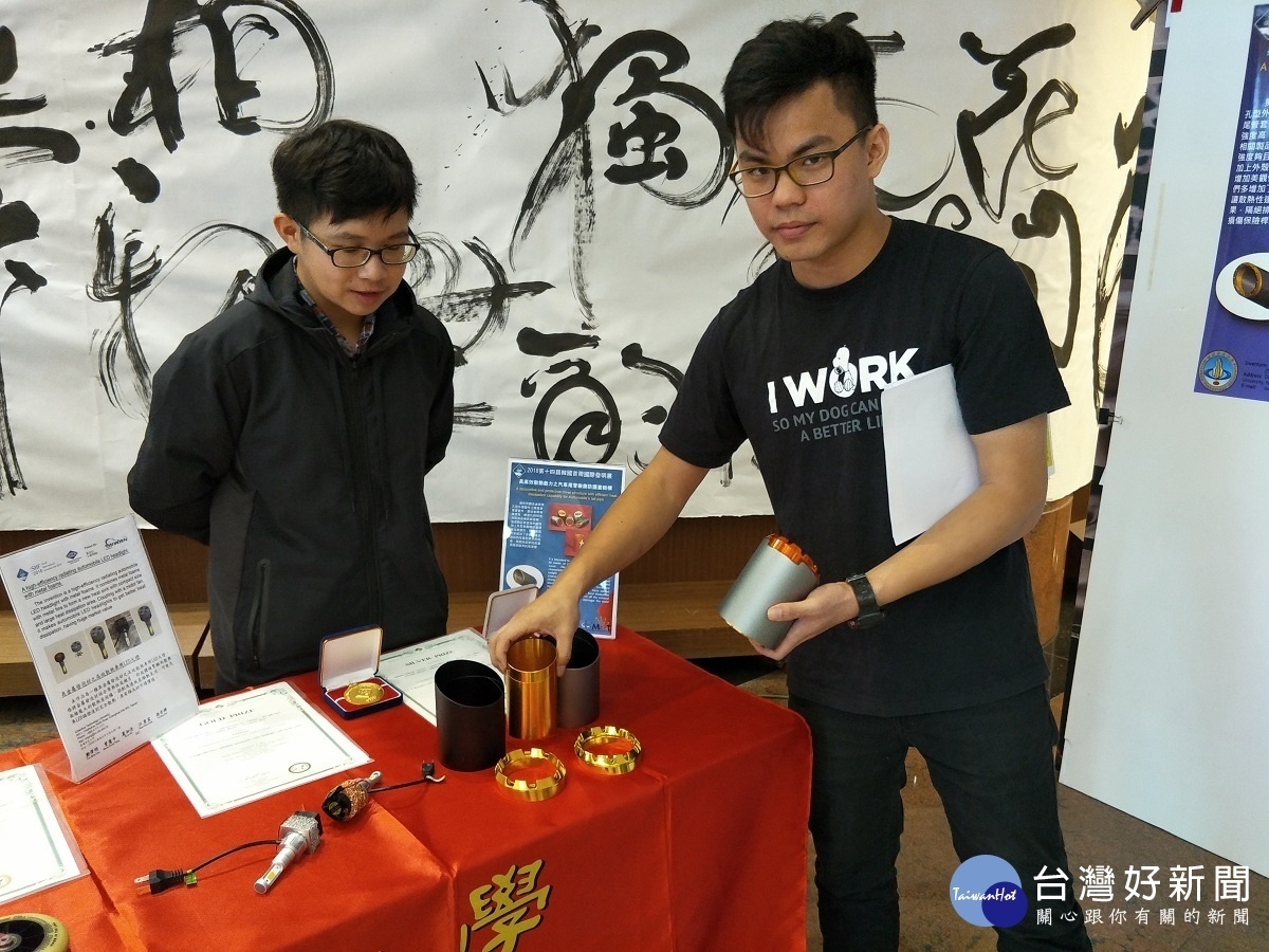 具高效散熱能力之氣車尾管裝飾防護套結構,由學生曾憲中、鄭澤明、申欢迎、蕭予哲、陳忠林、賴俊諺研發,獲得銀牌。圖/記者鄧富珍攝