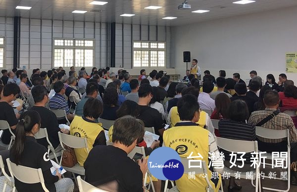 立委蘇治芬舉辦中小企業貸款及輔導座談會,針對中小企業融資輔導、工廠臨時登記、勞基法等相關議題作意見交流,期能持續促進地方經濟發展。(記者陳昭宗翻攝)