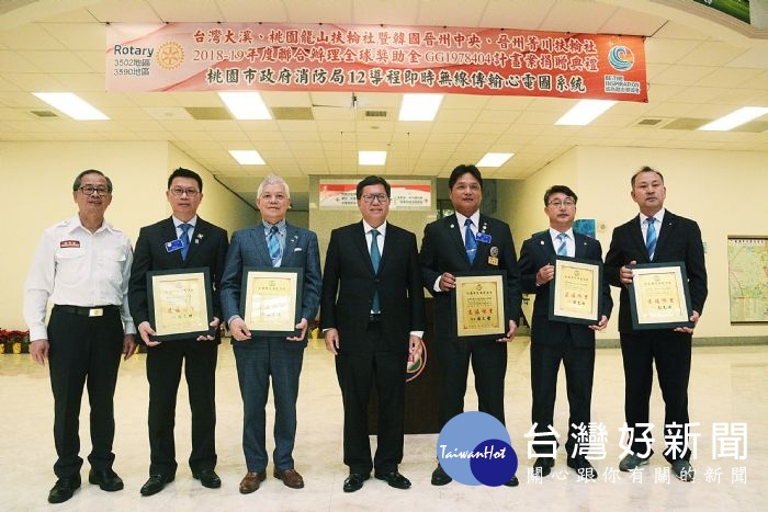 桃園市長鄭文燦,出席「扶輪社聯合捐贈桃園市政府消防局12導程即時無線傳輸心電圖系統」活動。