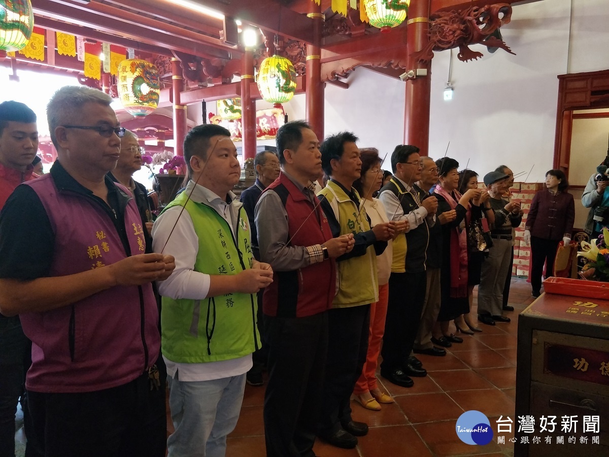 彰化市長邱建富主持,關帝廟功德碑揭碑典禮。圖/記者鄧富珍攝