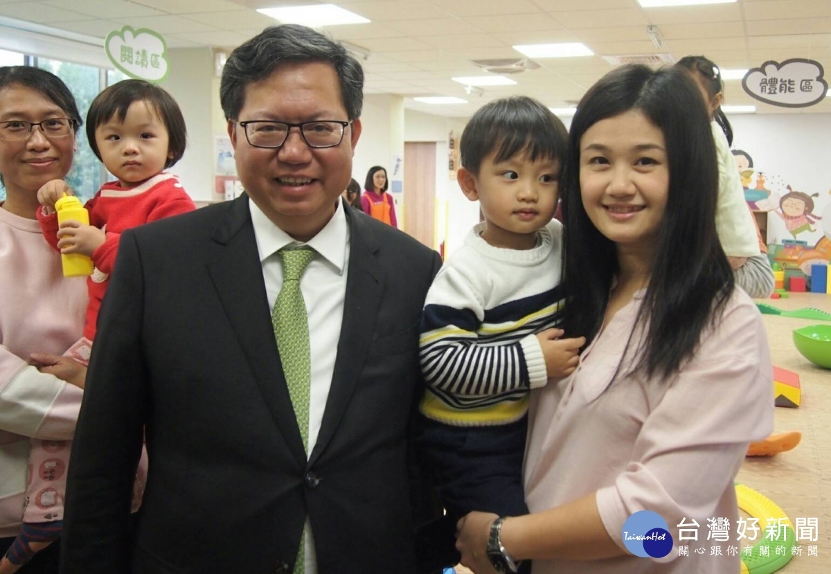 桃園市長鄭文燦,出席「龍寶貝親子館揭牌啟用儀式」