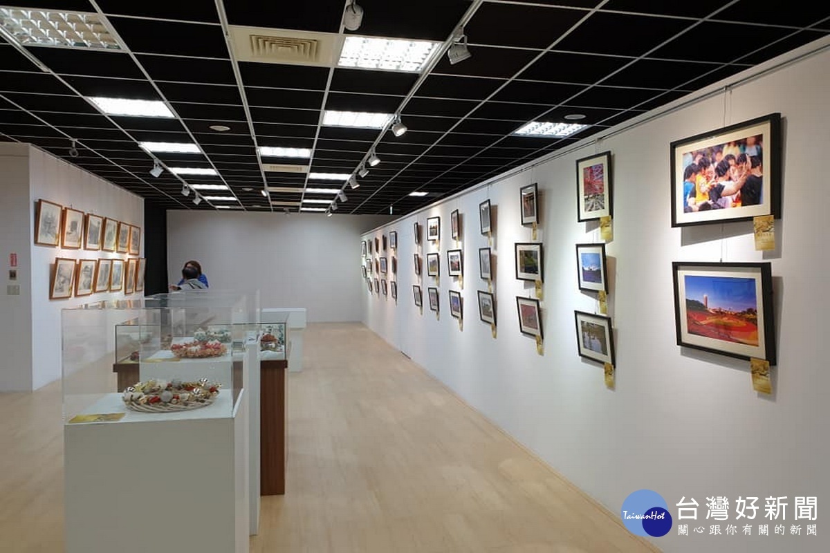 桃園社區大學成果展「老城.春遊」現場作品。