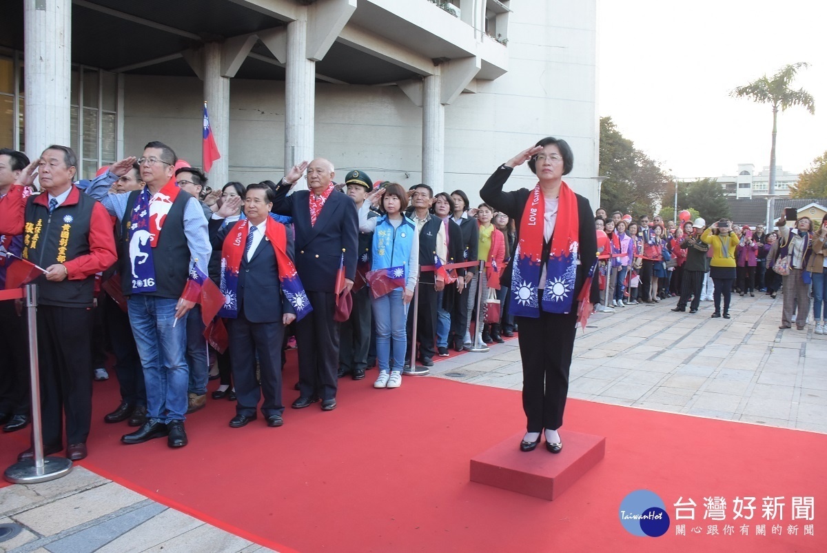 彰化縣元旦升旗典禮由縣長王c惠美主持。