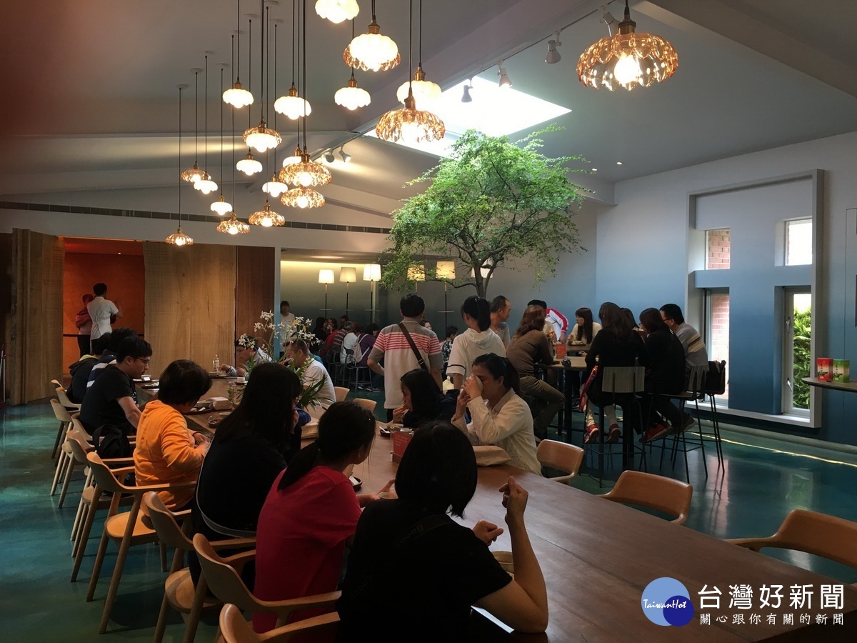 微熱位於八卦山的院區經常高朋滿座。(記者扶小萍攝)