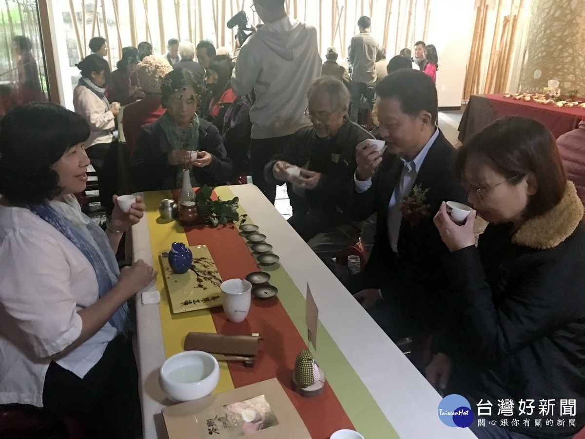 會場充斥茶香。(記者扶小萍攝)