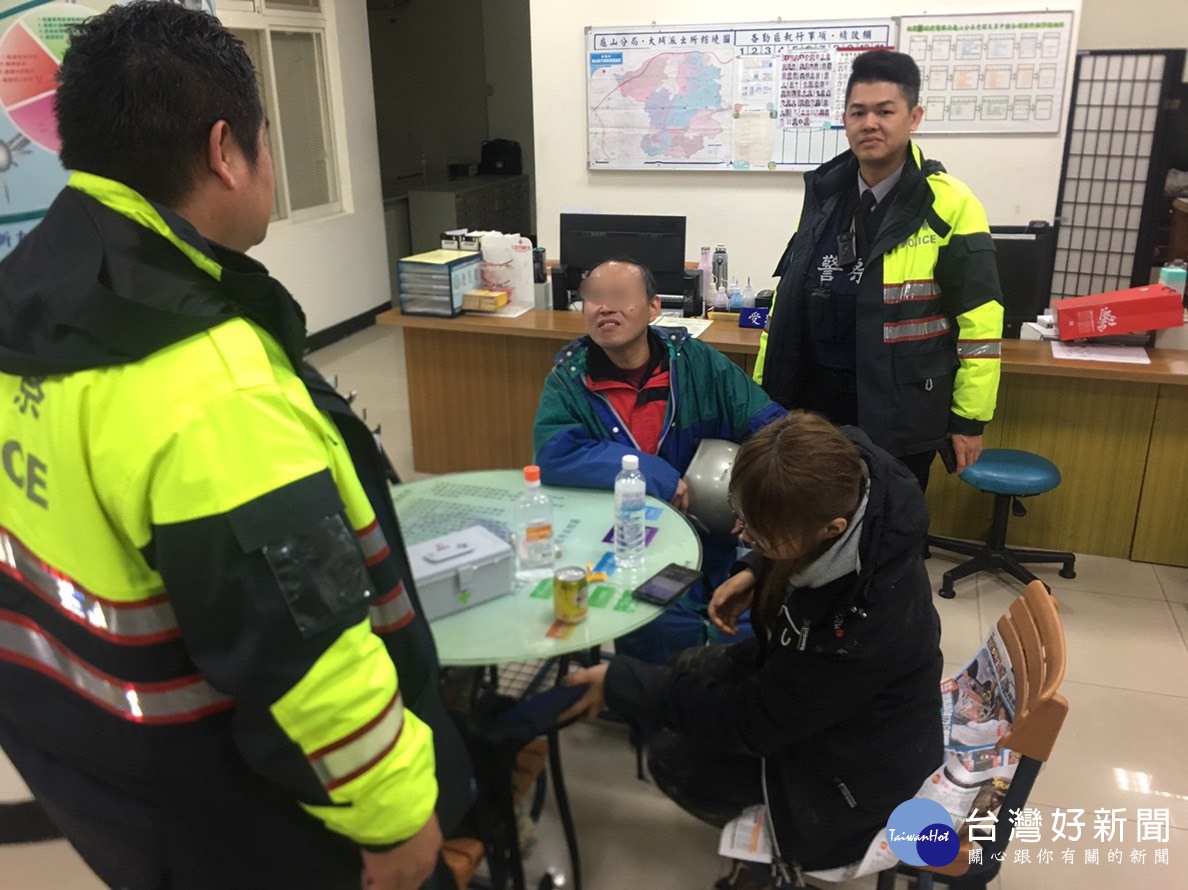 謝姓大二生透過手機GPS誤導往山區，利用警車蜂鳴器引導謝女下山。