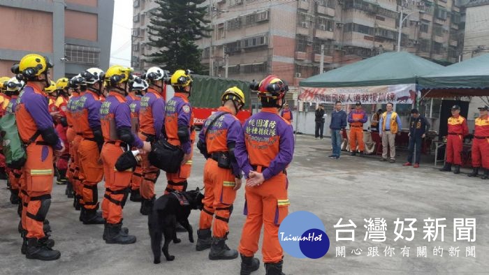 桃市消防局辦理國際人道救援訓練,熟悉各種災害狀況的變化,才能確保每次救災工作的圓滿達成。