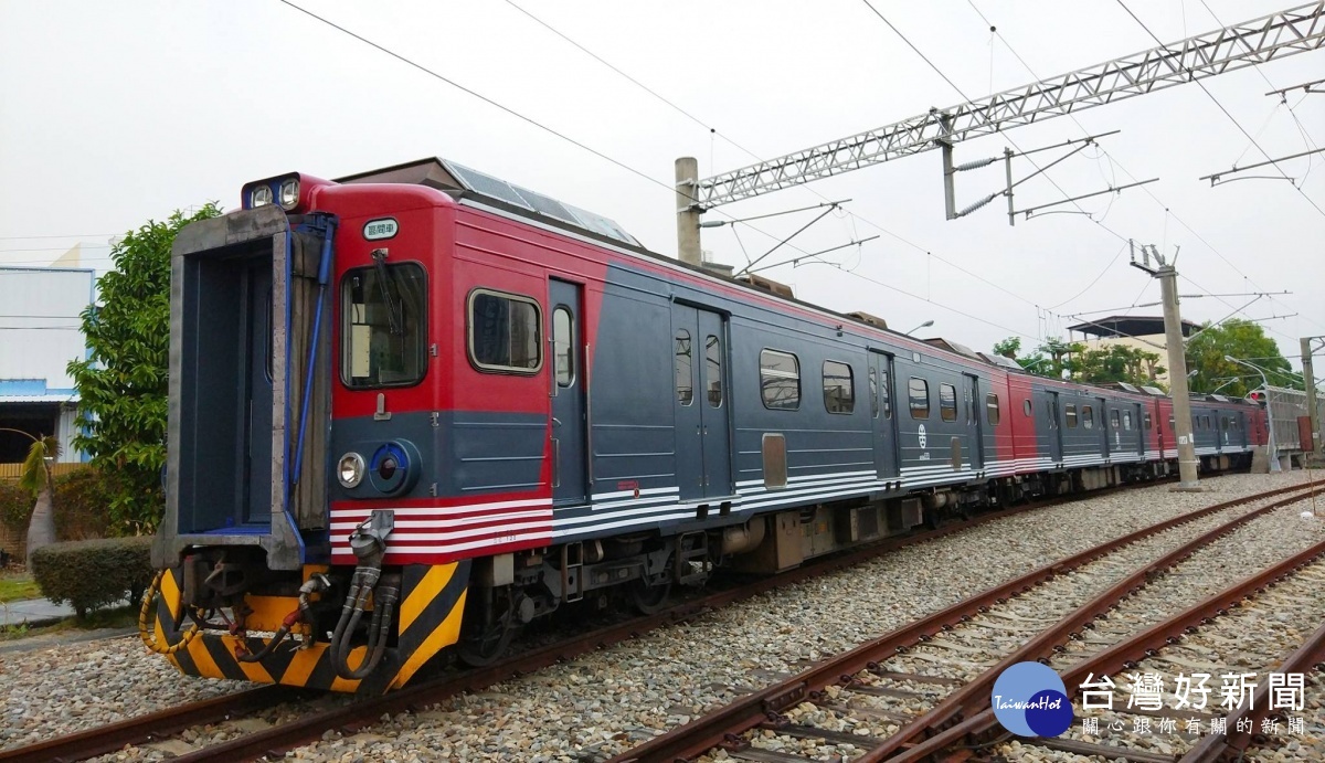 信濃鐵道列車開進台灣(圖/台鐵提供)