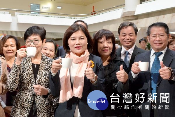 雲林縣長張麗善北上前往中國電視公司舉辦「雲林良品推廣活動」,行銷雲林豐碩優質的農漁產品,期盼藉由眾人之力共同推廣雲林好滋味。(記者陳昭宗翻攝)