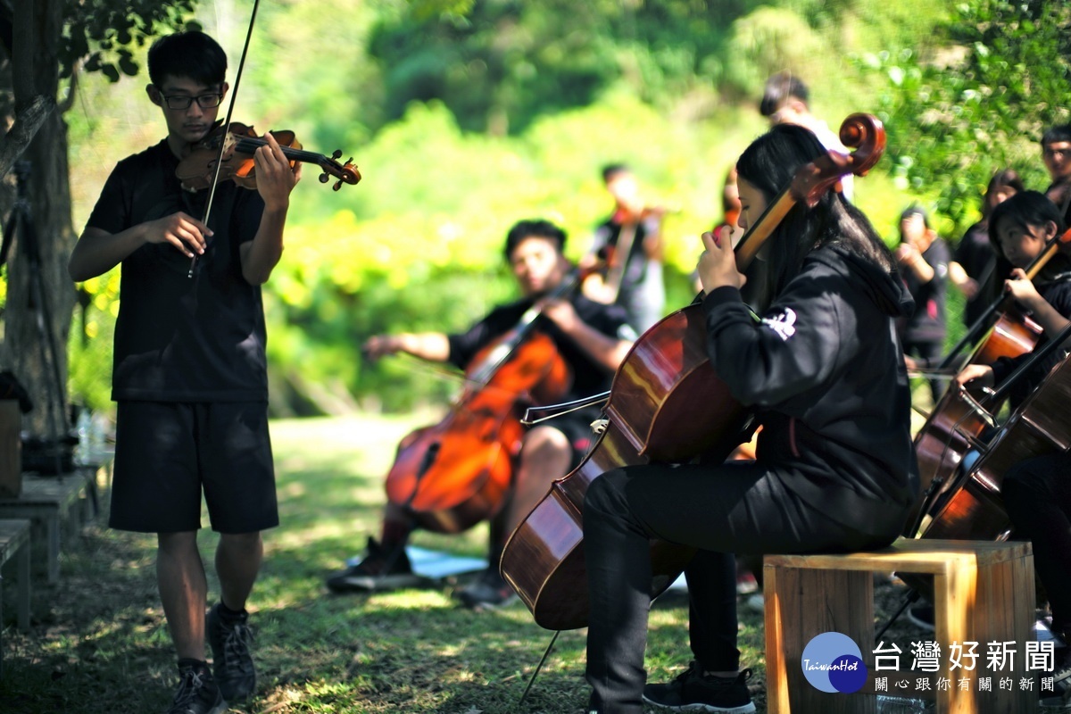 學童從國小至大學混齡演出。（愛樂提供）