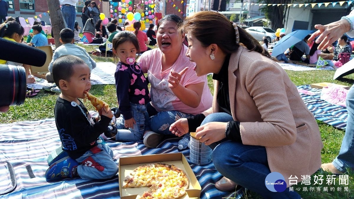 關懷弱勢做公益永遠跑第一的張嘉郡為弱勢孩童舉辦「青愛的～野來做公益」野餐活動。