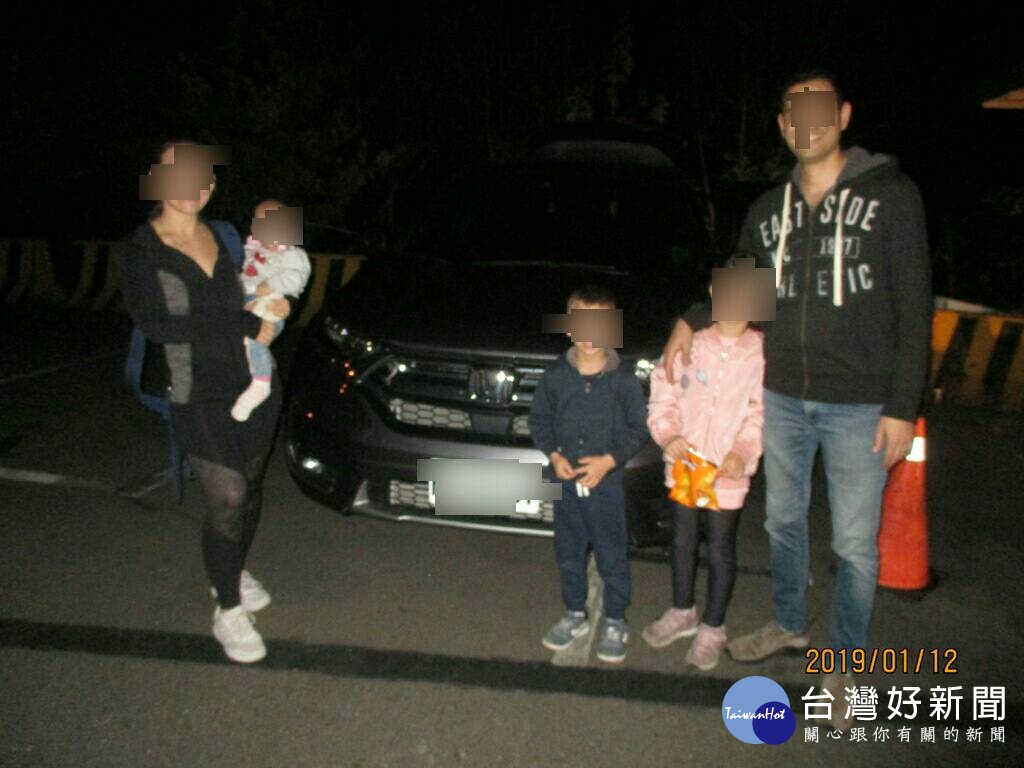 圖:義籍男子全家找不到停車處,幸警方代為協得,成功完成一次國民外交。