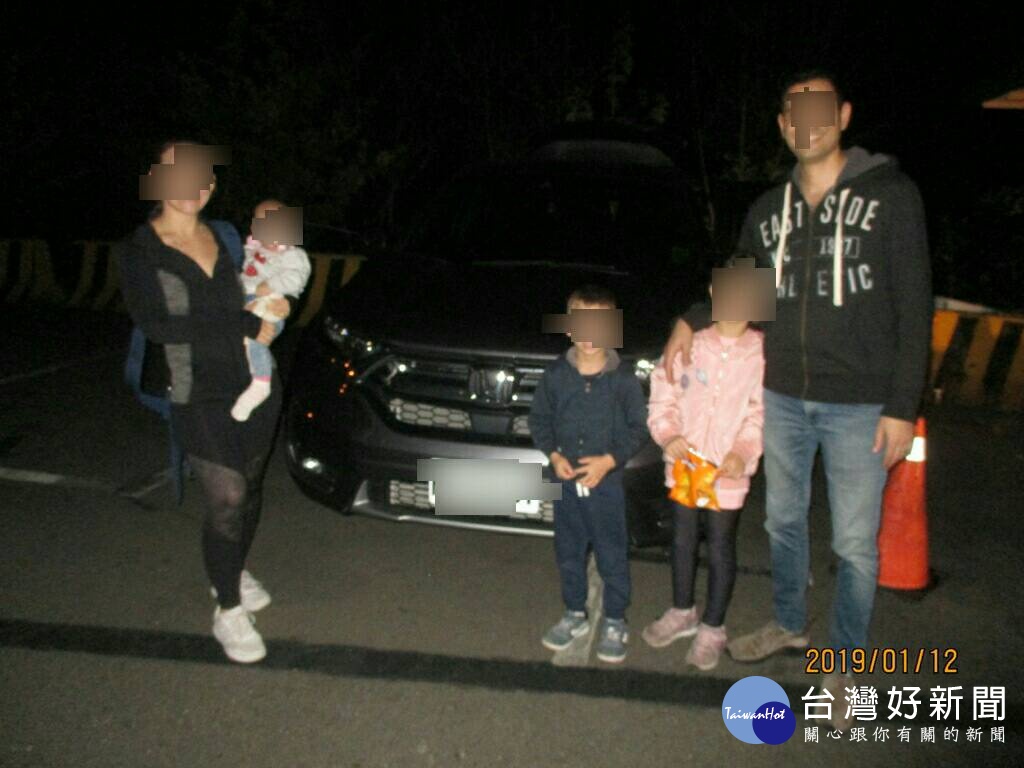 圖:義籍男子全家找不到停車處，幸警方代為協得，成功完成一次國民外交。