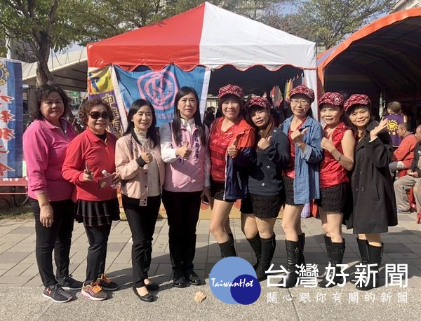 中華陽光推展關懷協會秉持發揚社區關懷精神,舉辦「陽光關懷尚溫馨、水林幸福喜圓圓」活動,凝聚地方向心力,扶助弱勢團體歡度佳節。(記者陳昭宗拍攝)