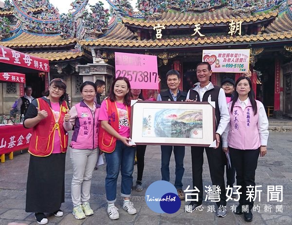 北港朝天宮響應華山基金會「愛老人愛團圓」年菜募集活動,盼拋磚引玉,邀請各界一同號召募集年菜,支持弱勢長輩免費到宅服務。(記者陳昭宗拍攝)