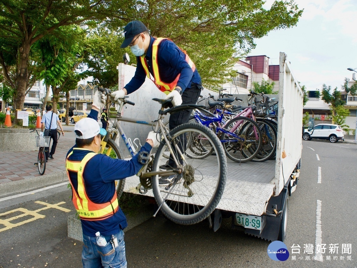 腳踏車佔用人行道日益嚴重 田中鎮公所祭鐵腕移除