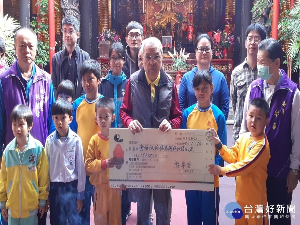 秉持媽祖慈悲大愛精神 員林市福寧宮發放獎助學金