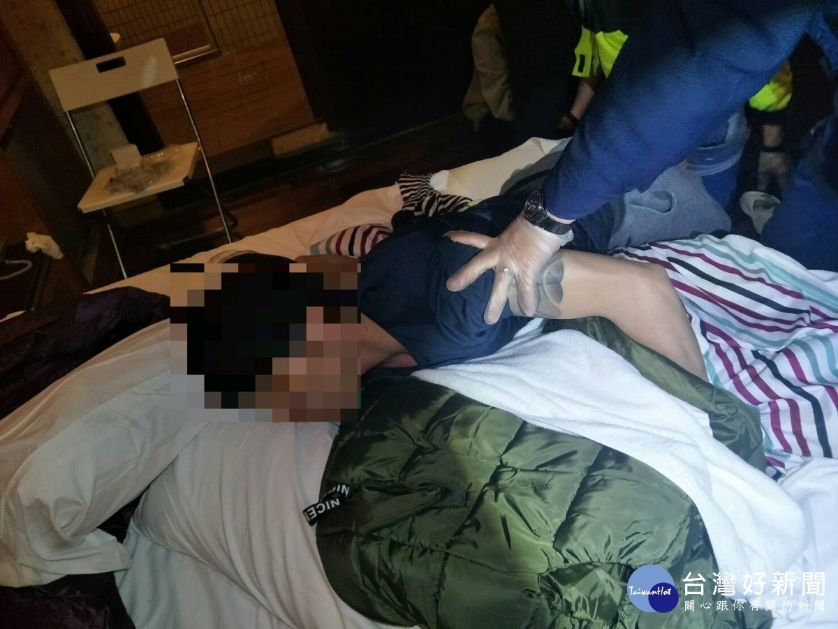 大溪警方啟動安居專案,在一家汽車旅館查獲二男一女吸食K菸。