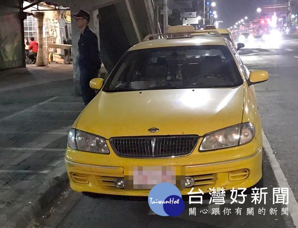 民眾手機不慎掉落在小黃計程車上，經由北港警方科技辦案協助，順利找回遺落的手機，亦感謝警方高效率為民服務的熱忱。（記者陳昭宗拍攝）