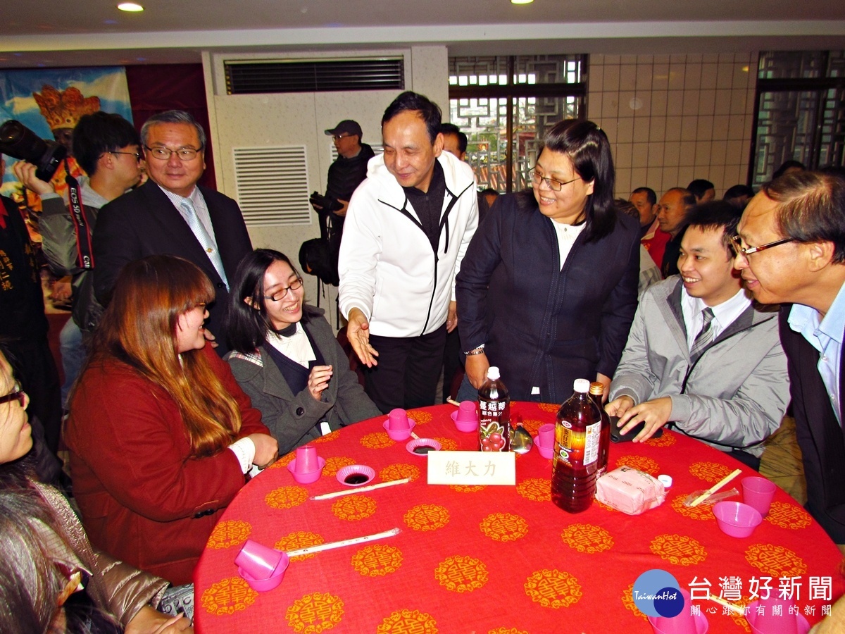 壽山巖觀音寺舉辦感恩餐會 朱立倫拜年爭取民眾支持