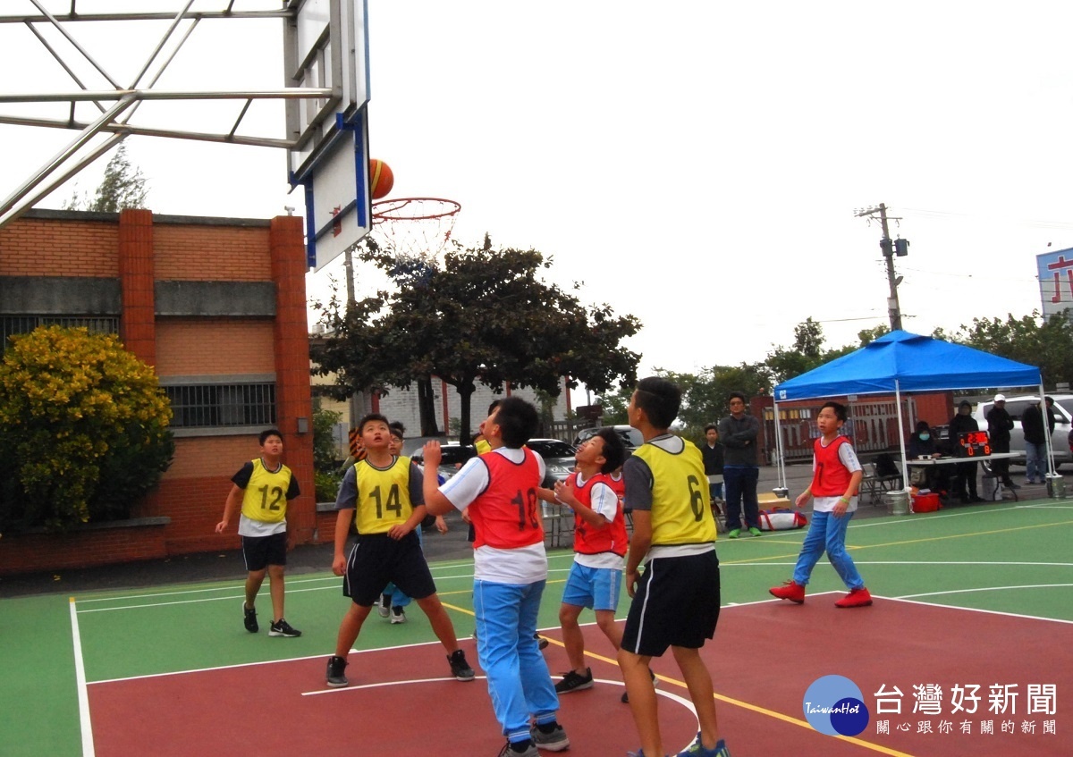 彰化市第三屆市長盃籃球錦標賽開賽賽事激烈。
