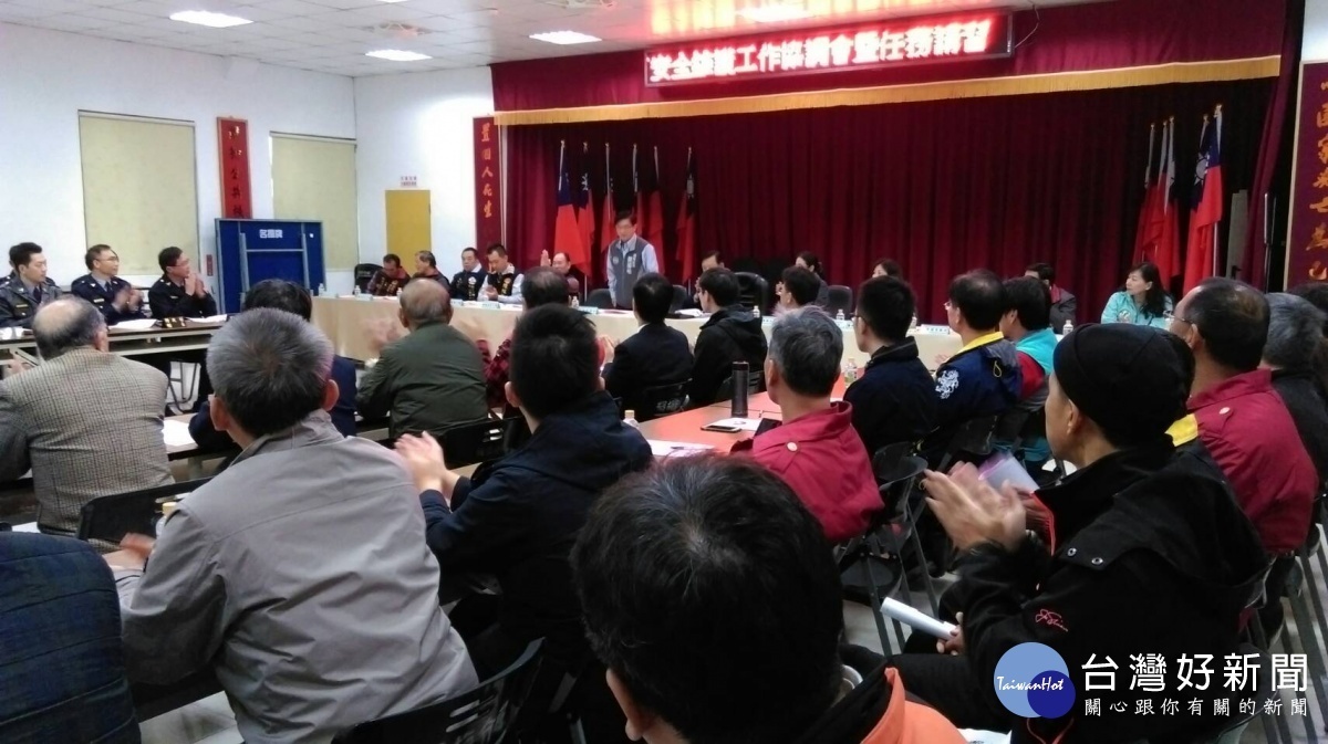 楊梅分局長劉印宮召開協調會，結合民間力量，以維護治安平穩、交通順暢。