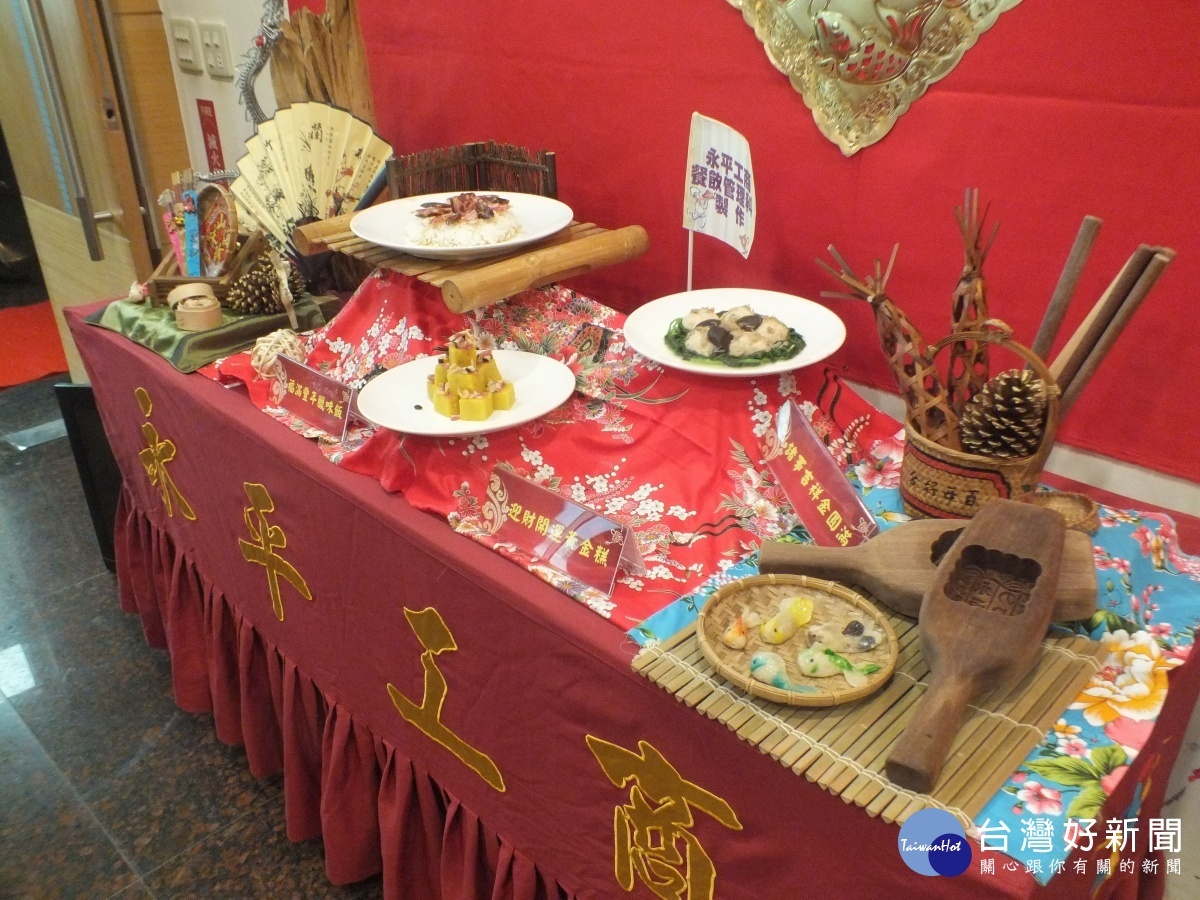 現場製作的福滿豐年臘味飯、諸事吉祥金圓滿、迎財開運黃金糕三道年菜。
