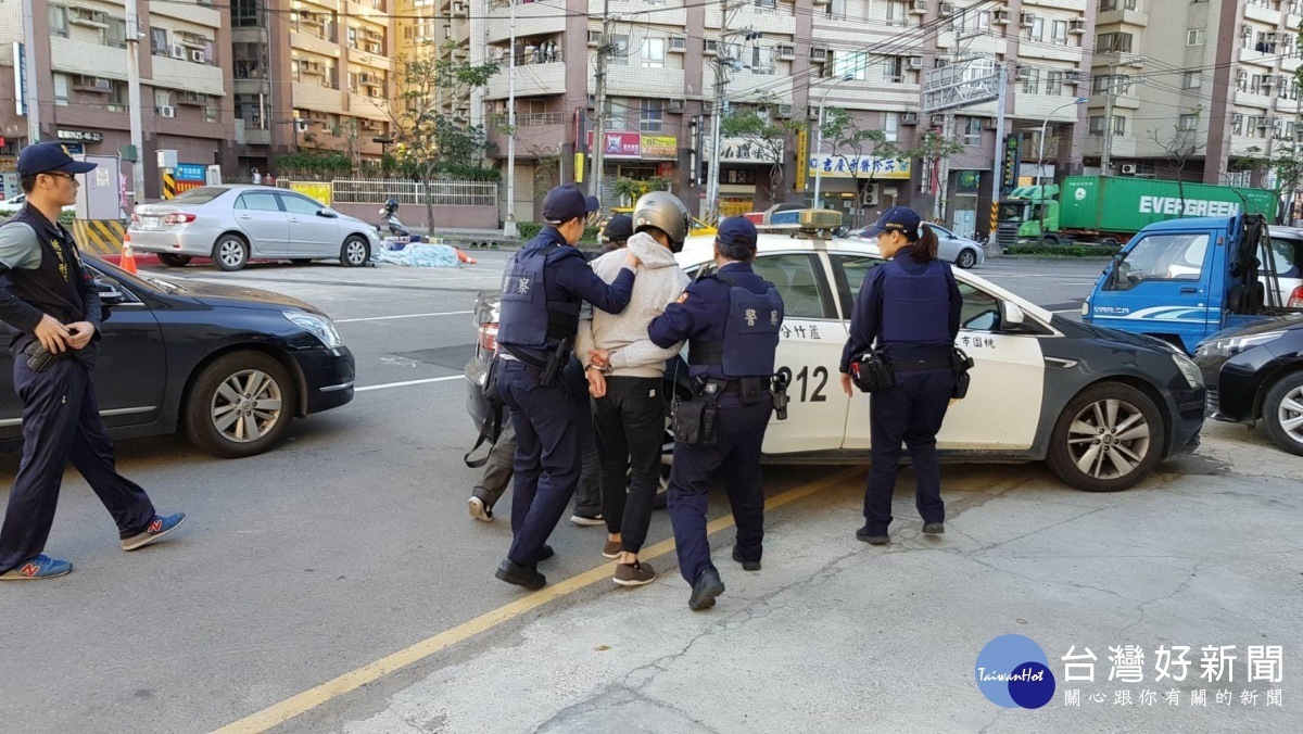 為有效提升蘆竹分局與金融機構行員面對強盜、搶奪案之應變能力,於聯邦商業銀行蘆竹分行實施防搶演練。