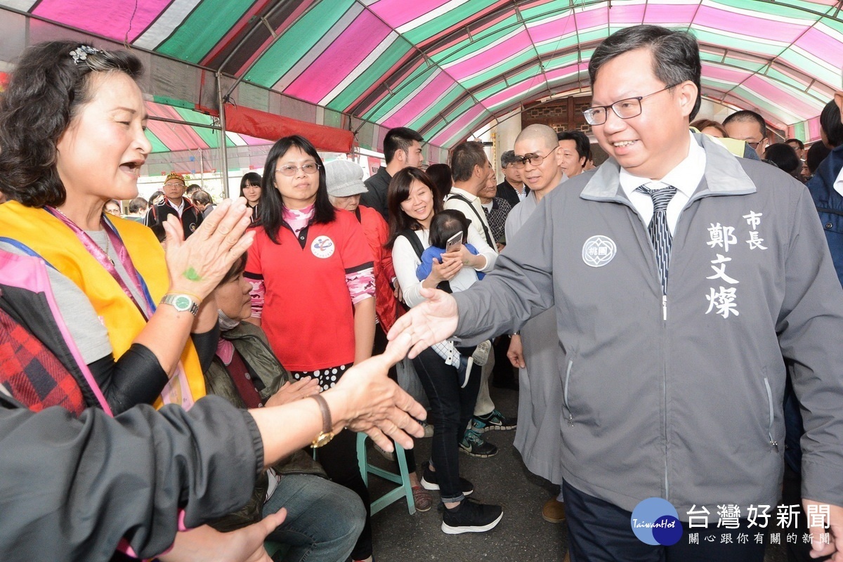 桃園市長鄭文燦出席「公益關懷成果展演暨弱勢家庭社會福利推廣活動」。