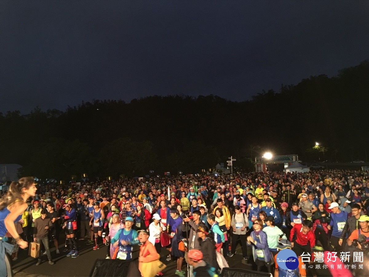 日月潭櫻舞飛揚環湖路跑賽，第七屆賽事共有5500位跑友們參與，好壯觀。