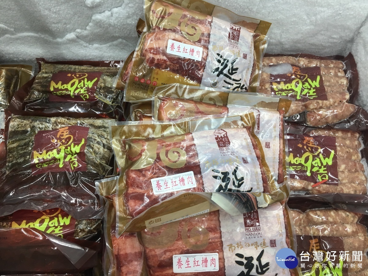 肉品市場的涎漒口味多種供選購。(記者扶小萍攝)