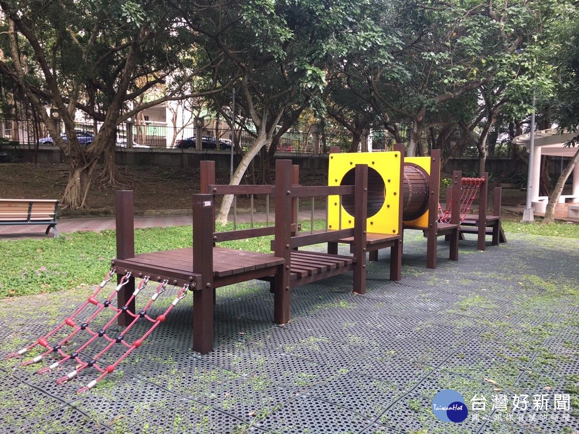 內湖區紫陽綠地-木製體能設施(圖/台北市公園處提供)