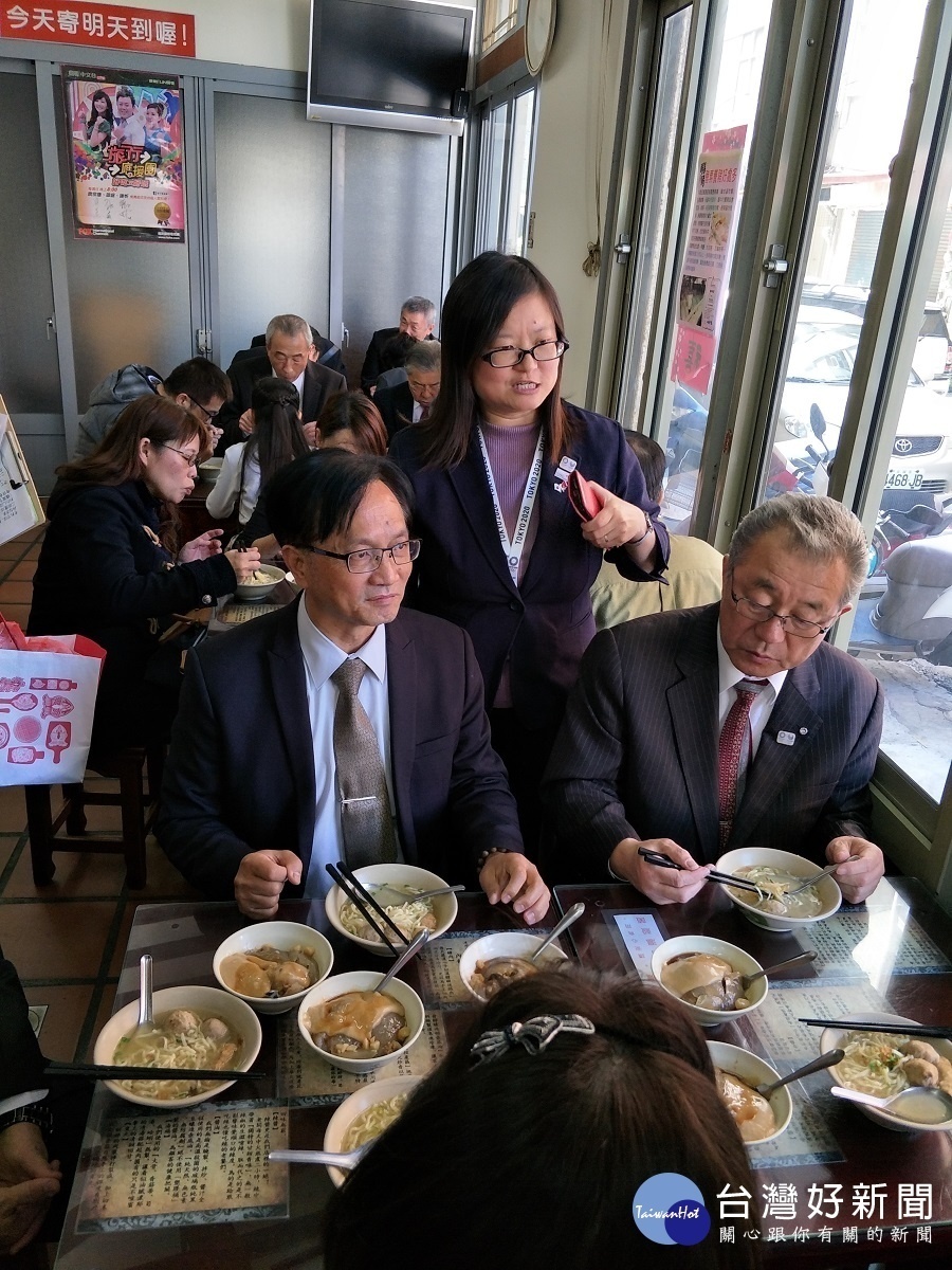 日本岩手縣野田村訪問團參訪彰化並品嘗小吃 。圖/記者鄧富珍攝