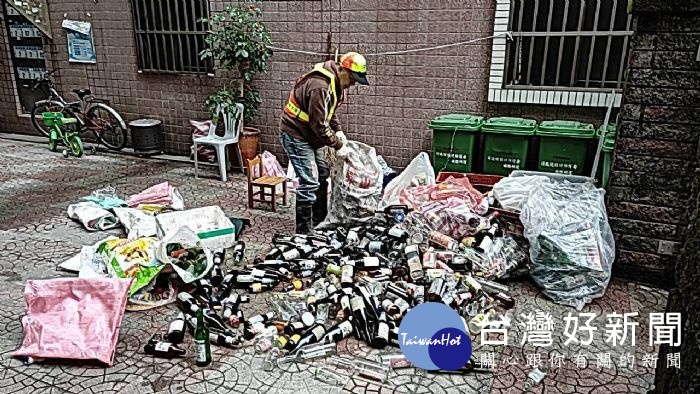 個體戶參加資收大軍協助處理資源回收分類作業