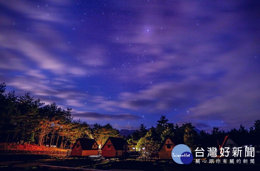 夜晚在露營區就能拍到繁星點點。( 攝影達人吳漾拍攝)
